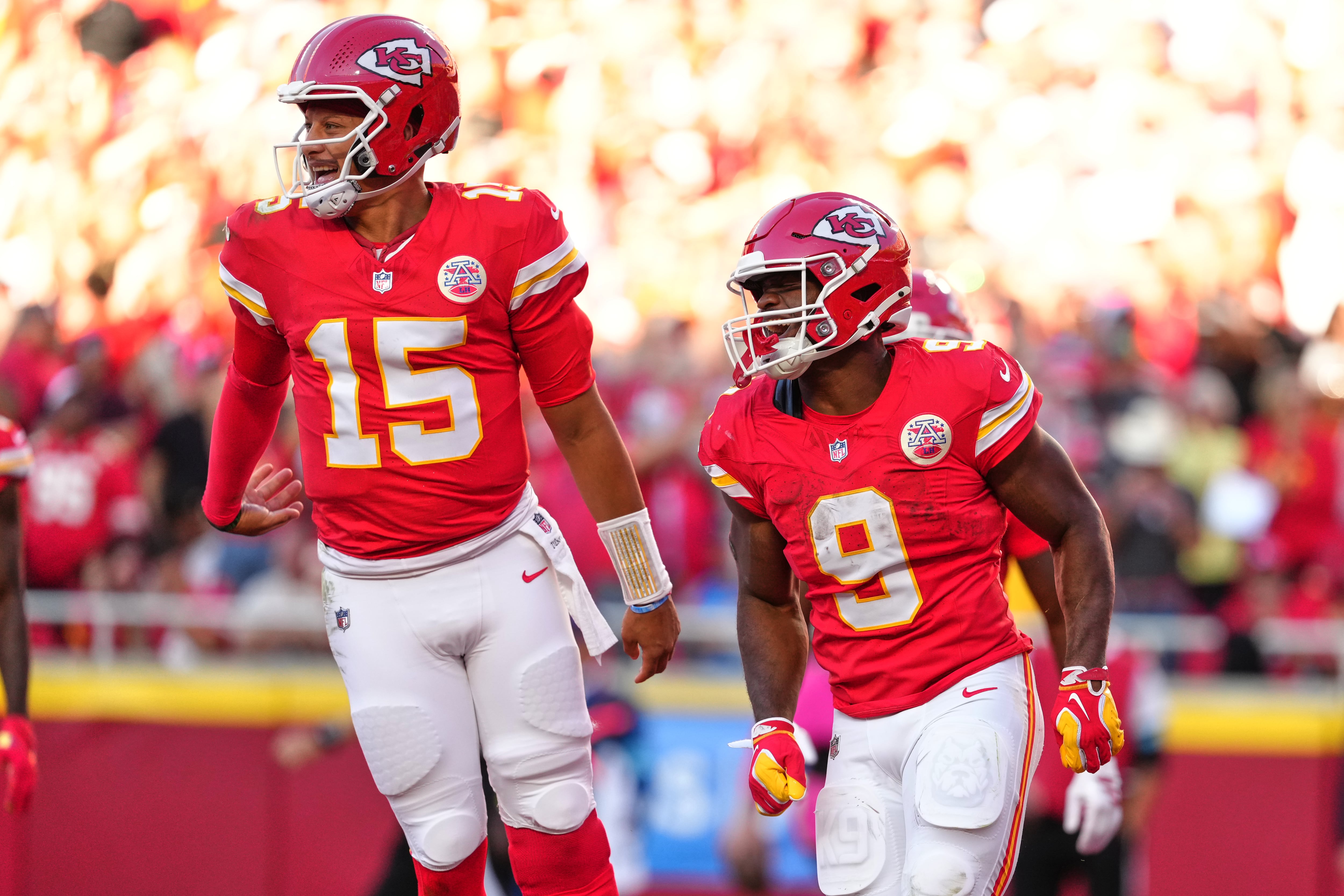Chiefs move to 5-0 as Kenneth Walker runs for two TDs in a 22-6 win over Chargers