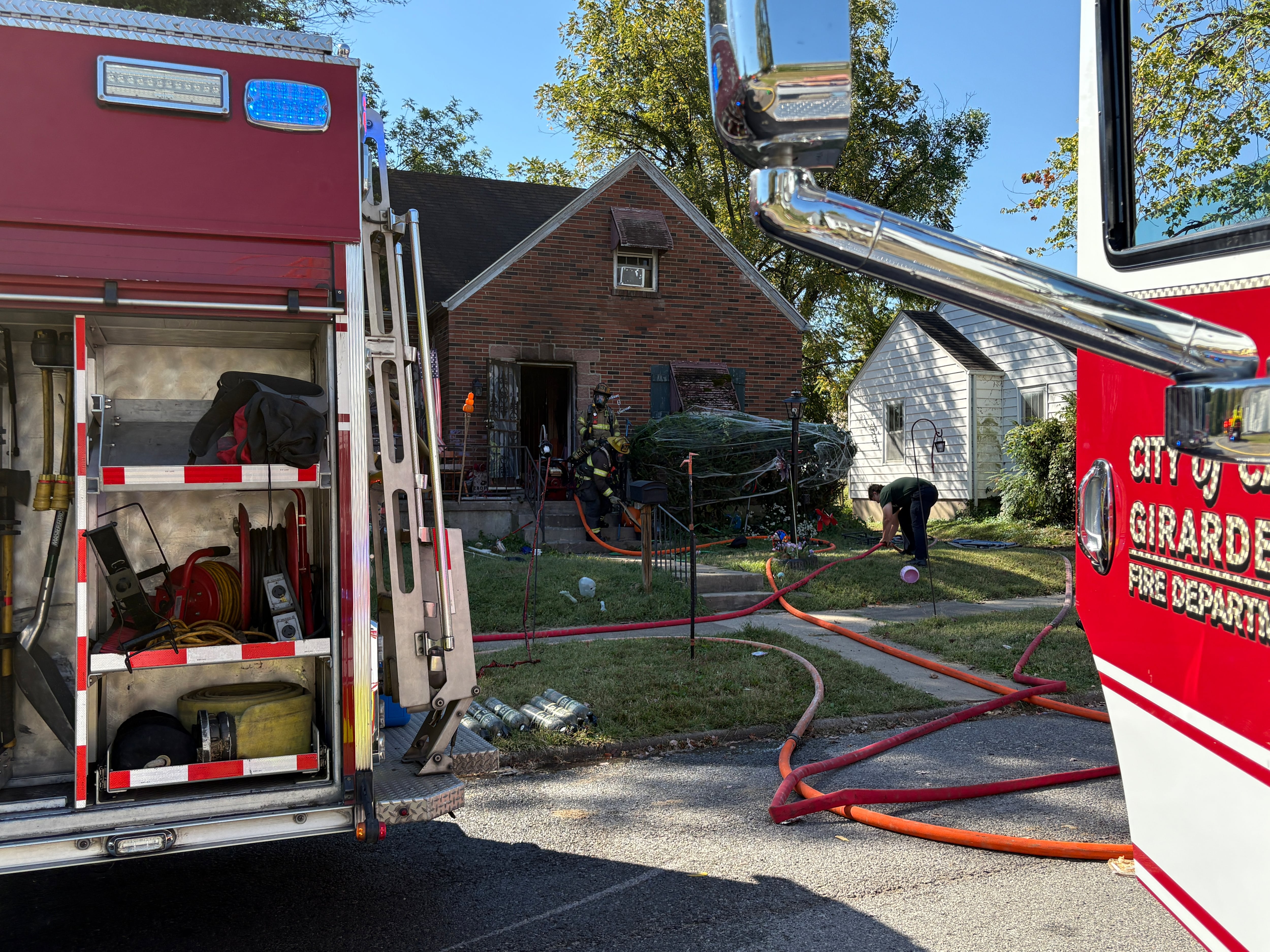 Crews respond to house fire in Cape Girardeau