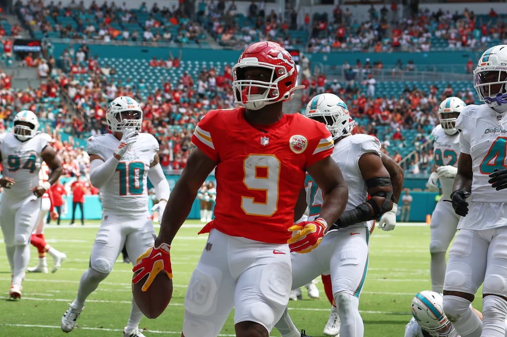 Kansas City Chiefs Secure Victory Over Miami Dolphins in Florida Matchup