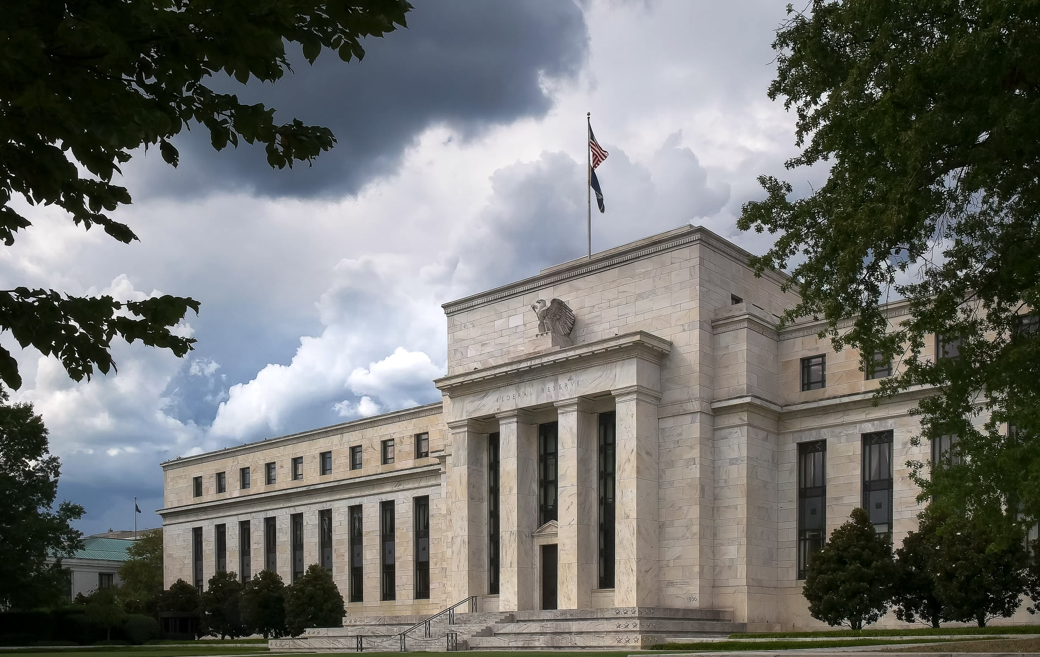 Heartland economics professor speaks out after Federal Reserve hikes interest rates