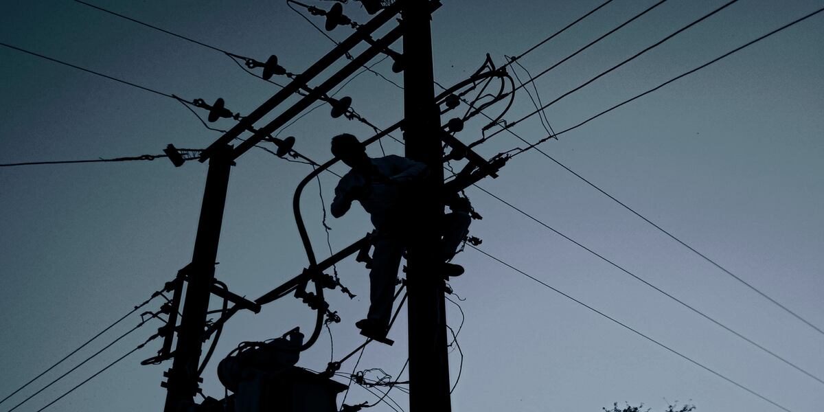 Hit Electric Line Crashes downs electric, fiber lines in Hickman & Carlisle Counties