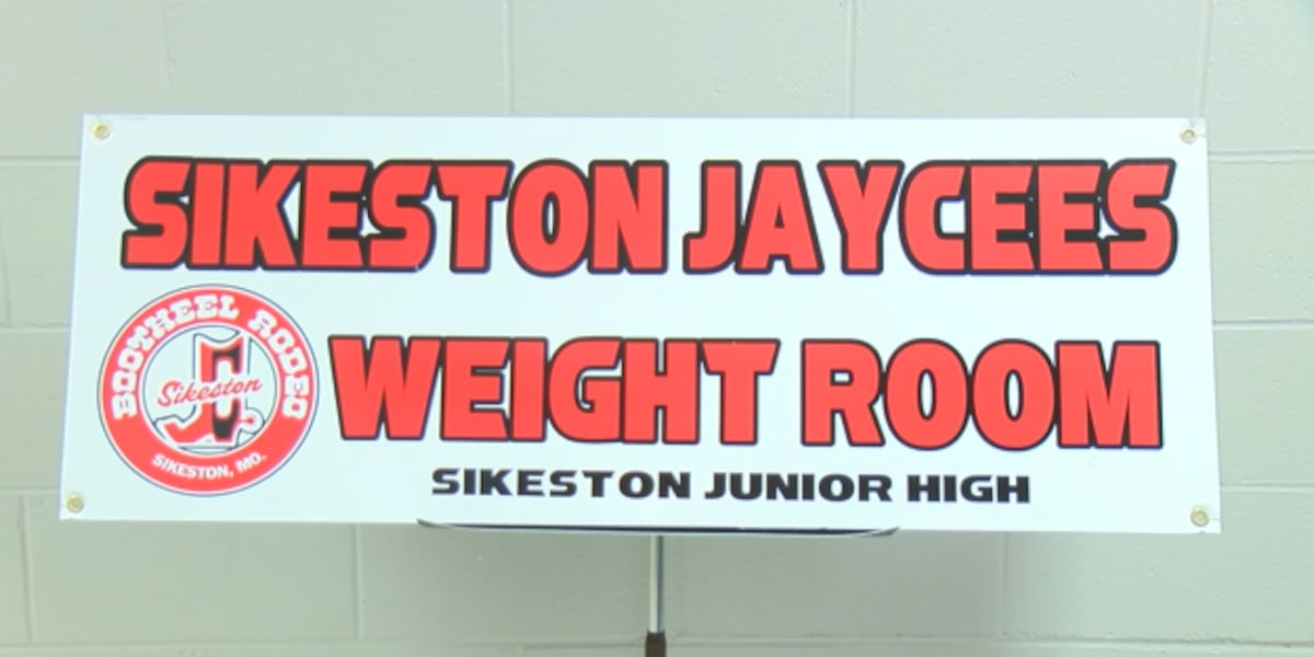 Sikeston Jaycees donate weight room equipment to Sikeston Junior High School