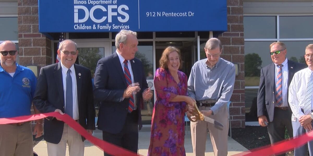 Deborah Riley Dcfs Chicago Ill. DCFS cuts ribbon for donated region/field office in Marion