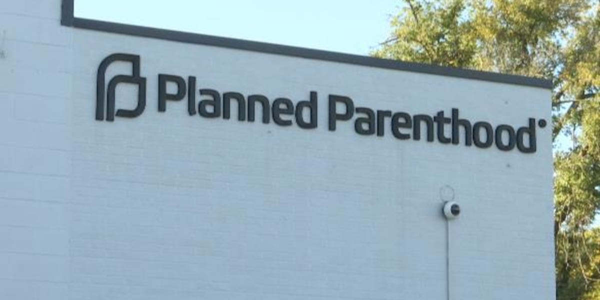 Abortion providers send patients out of Missouri after ban effectively reinstated Abortion providers send patients out of Missouri after ban effectively reinstated