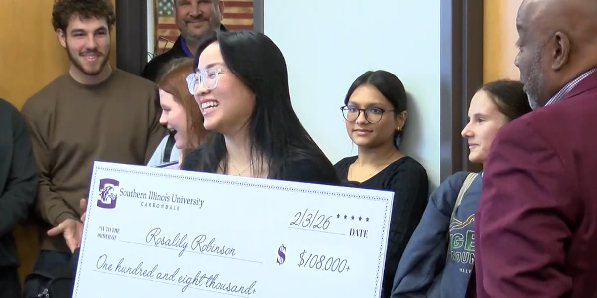 Devin Kidd SIU Carbondale surprises local high school students with full-ride ...
